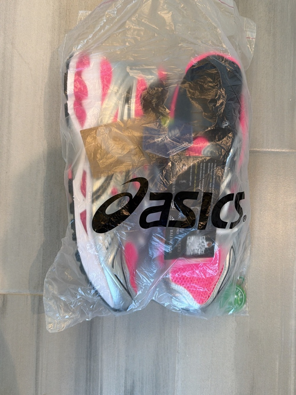 ASICS Mens White and Hot Pink Athletic Running Shoes